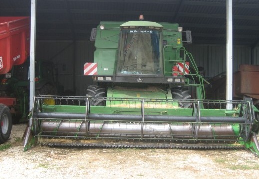 Moissonneuse batteuse : John Deere 2264