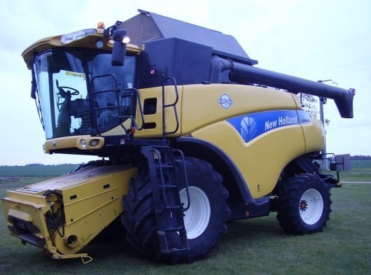 Moissonneuse batteuse : New Holland CR 9060 Moissonneuse batteuse : New Holland CR 9060