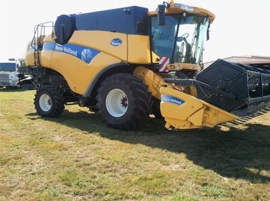 Moissonneuse batteuse : New Holland NH 760 CX