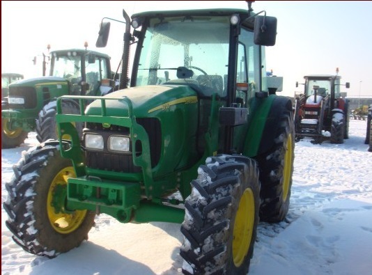Tracteur agricole : John Deere 5720