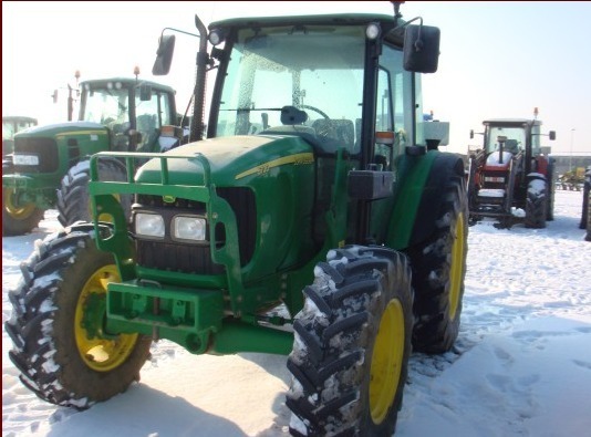 Tracteur agricole : John Deere 5720 Tracteur agricole : John Deere 5720