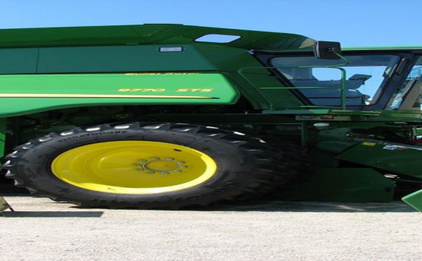 moissonneuse batteuse John Deere occasion