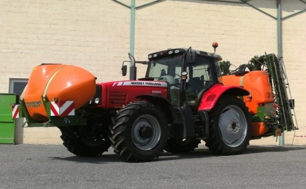 Tracteur agricole : Massey Ferguson MF 6485 + PULVE AMA