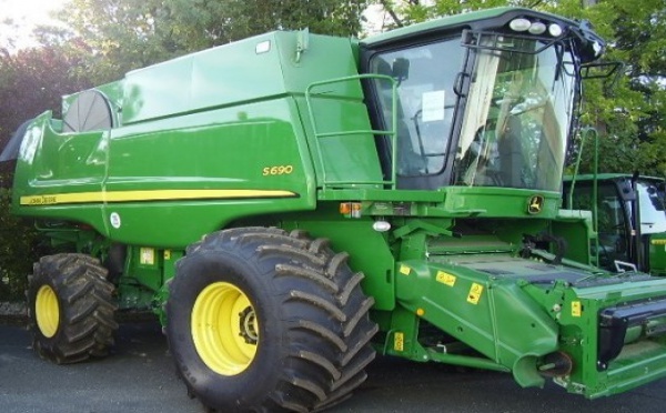 Moissonneuse batteuse : John Deere S690