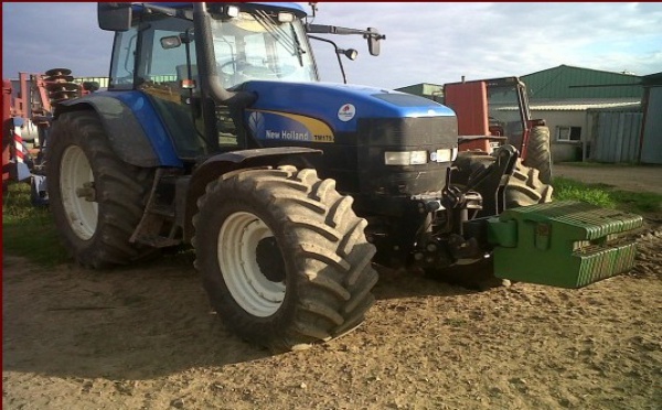 Tracteur agricole : New Holland TM 175